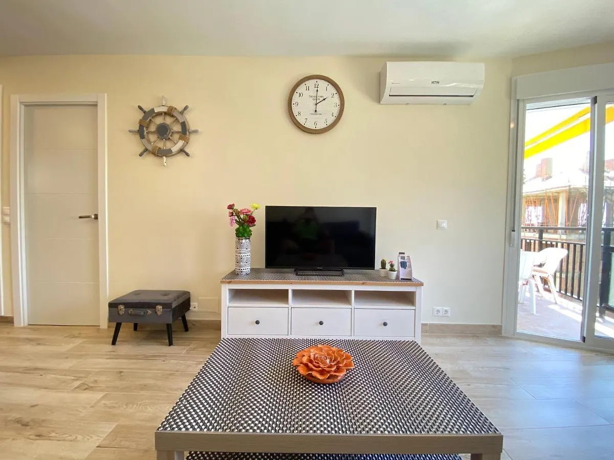 Modern 1 Bedroom Seaside Apartment With Pool Fuengirola